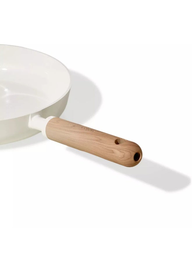 كاروت مقلاة كاروت 10 بوصات سيراميك غير لاصقة بطلاء صحي غير سام خالٍ من PFAS، بمقبض بتصميم خشبي وقاعدة توزيع حرارة متساوٍ، متوافقة مع جميع المواقد وآمنة لغسالة الصحون (كريمي) - Image 3